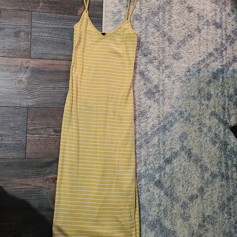 Forever 21 midi dress with small slit in the back